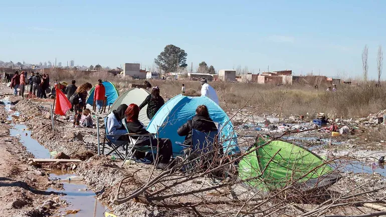 toma-tierras-crouzeilles-2400-barrio-los-hornitos-6