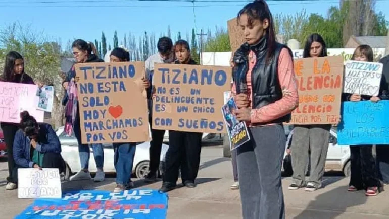 la-movilizacion-exigir-justicia-tiziano-mercau-empezo-las-900-la-plaza-susana-teixe