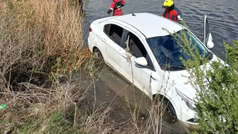 auto-misterioso-el-rio-senillosa