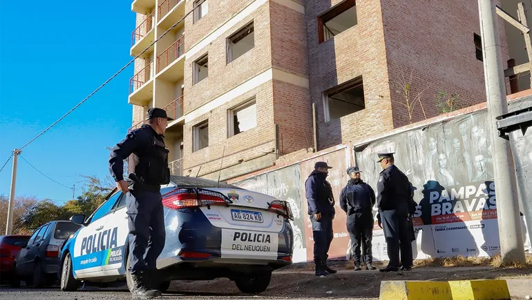 edificio-de-calle-sargento-cabral-policias-9