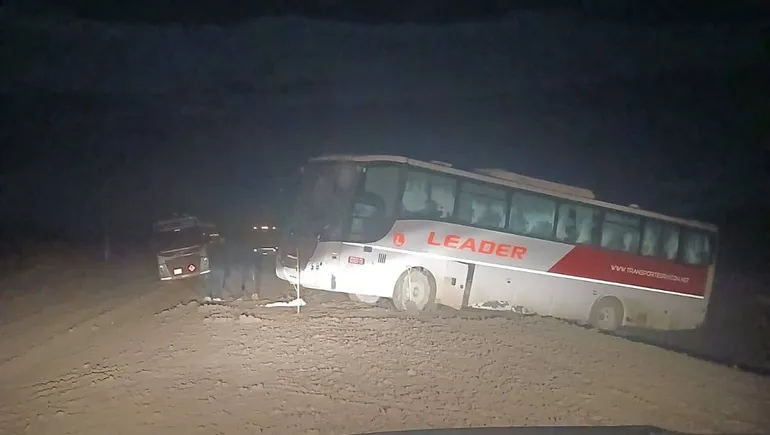 colectivo-colgado-ruta-6-buta-ranquil-1